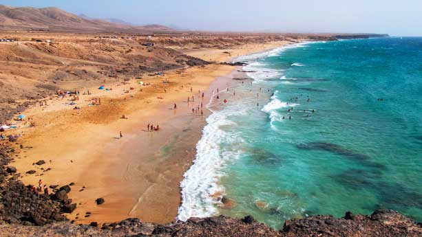 Surfers beach piedra playa el cotillo