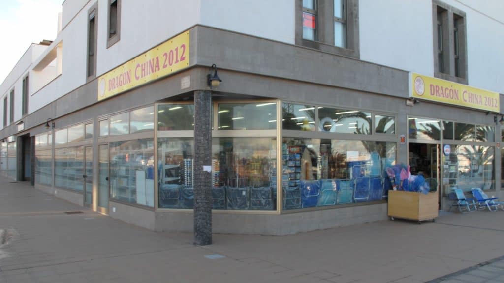 El Cotillo Shops - from supermarkets to toy shops to banks 14 Dragon China 2018 shop El Cotillo