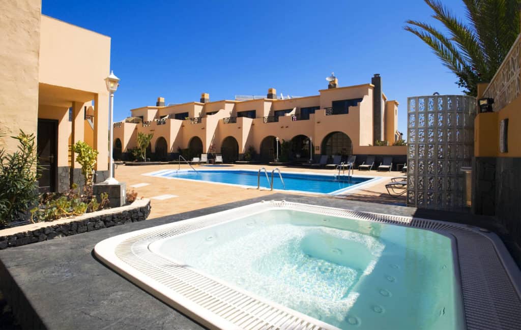 Selected Holiday Apartments in El Cotillo Fuerteventura 17 Cotillo Sunset Apartments courtyard with pool and jacuzzi