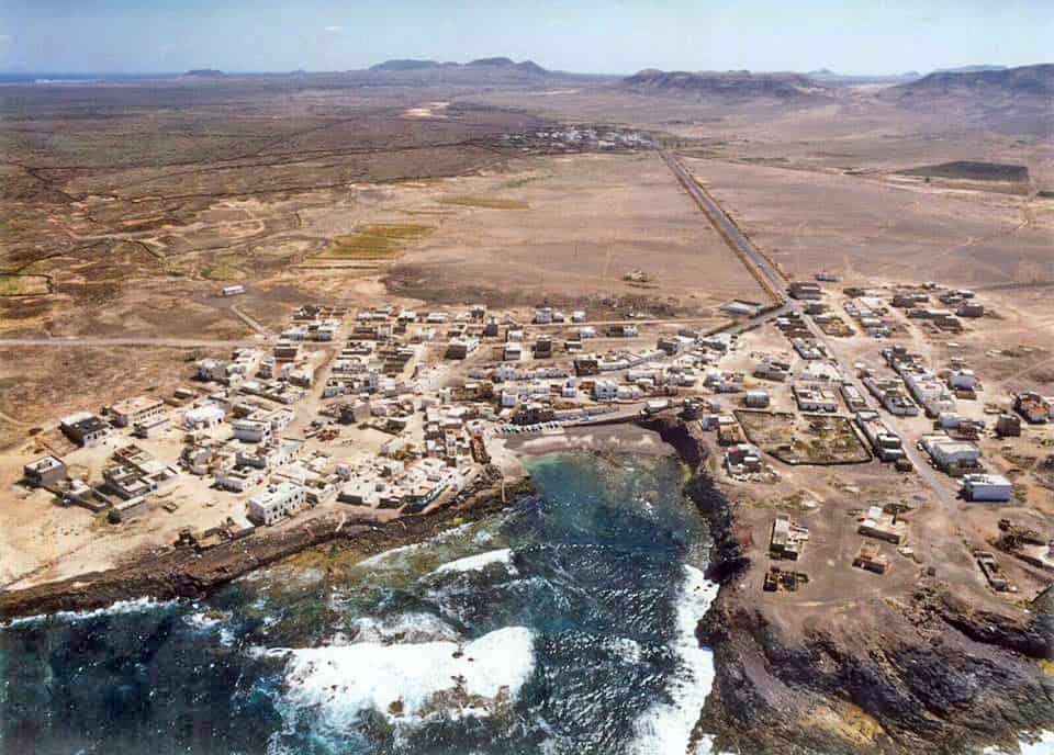 Old photo of El Cotillo old harbour from the air