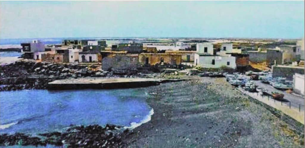 Old photo of El Cotillo's old harbour
